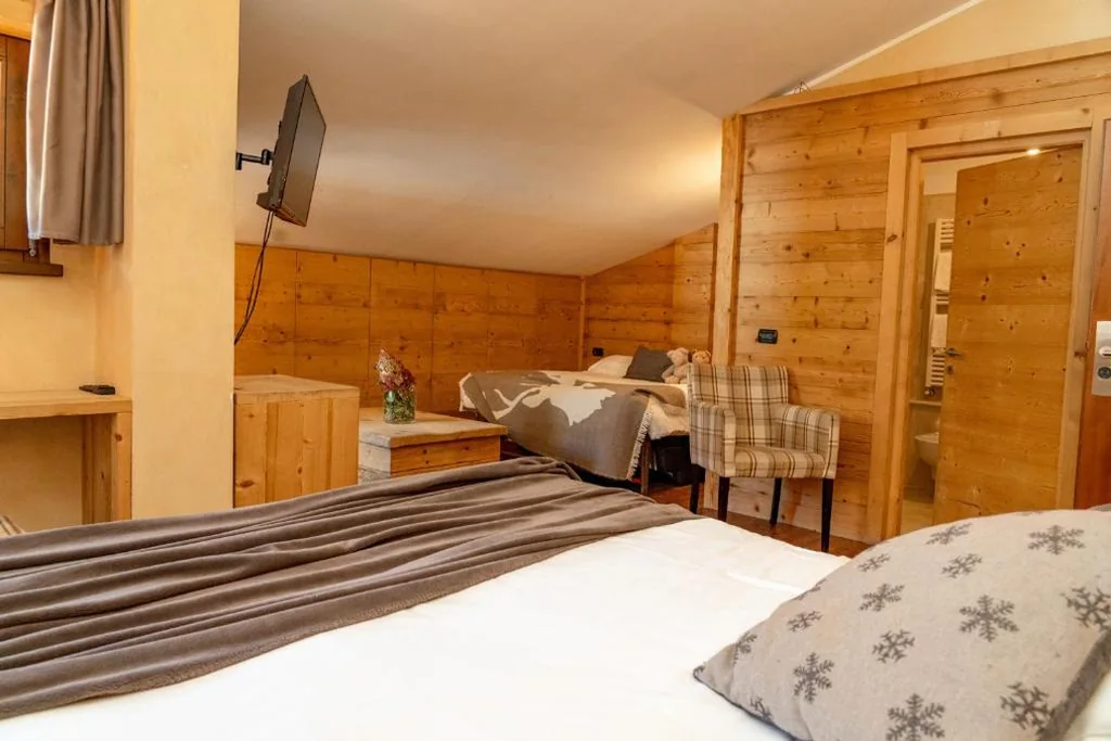 Quadruple Room with Mountain View — Hotel Nevada