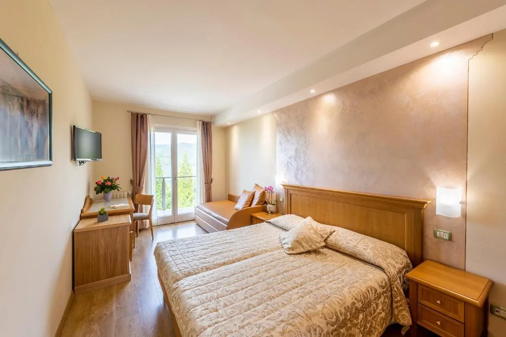 Quadruple Room with Mountain View — Hotel Pineta Campi