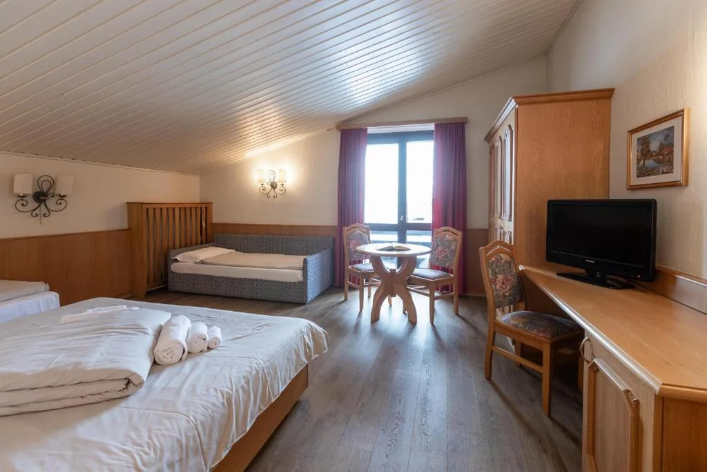 Quadruple Room - Dependance — Hotel Intermonti