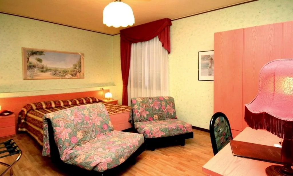 Camera Quadrupla Economy — Hotel Benaco