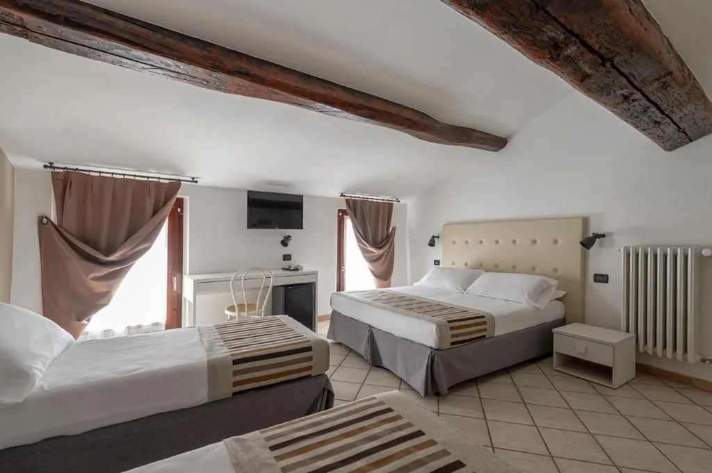 Quadruple Room — Hotel Mantegna Stazione, MantegnaHotels