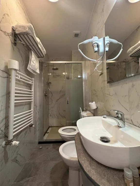 Quadruple Room — Hotel Midway