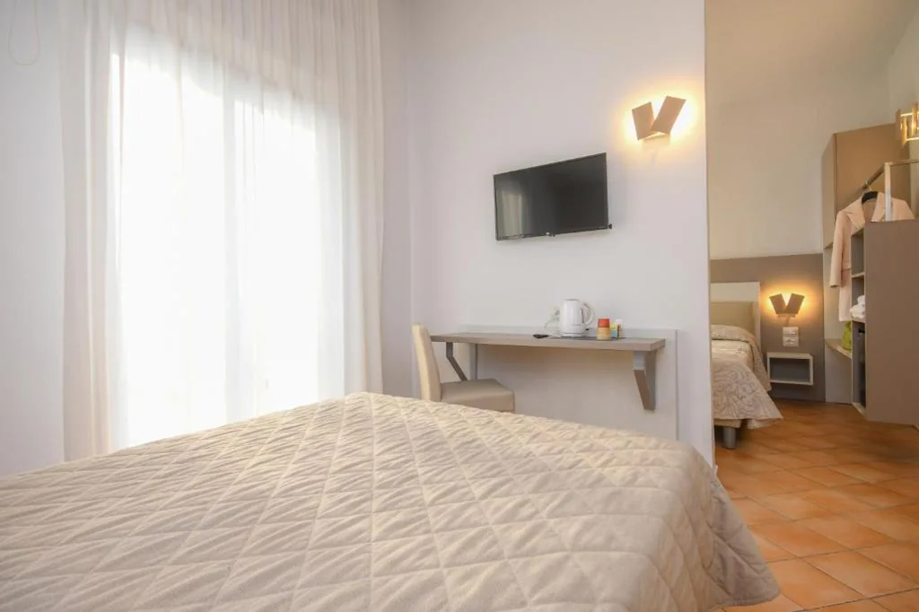 Quadruple Room — Hotel Riel