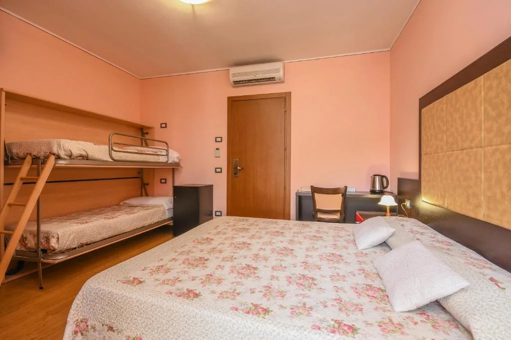 Camera Quadrupla Standard — Camere America B&B