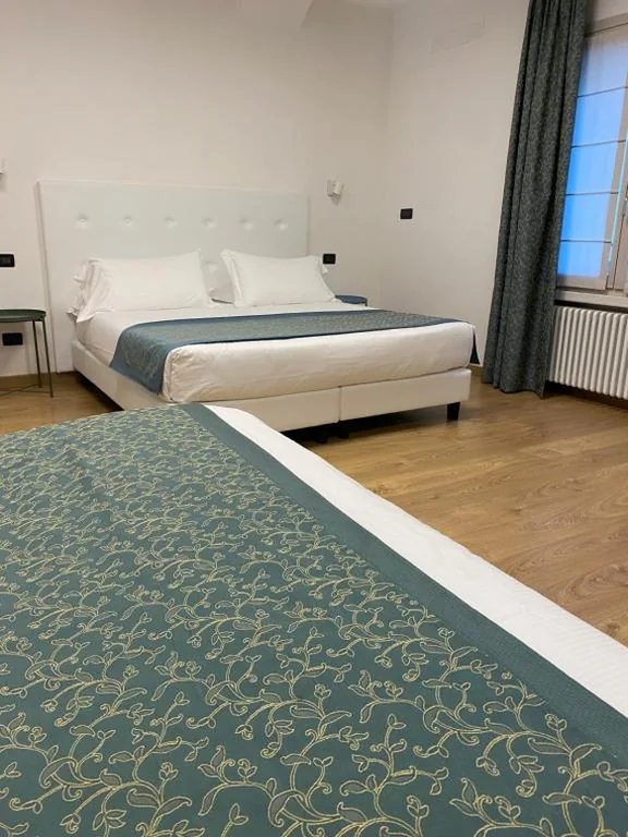 Superior Quadruple Room — Cà Uberti Palace Hotel, MantegnaHotels