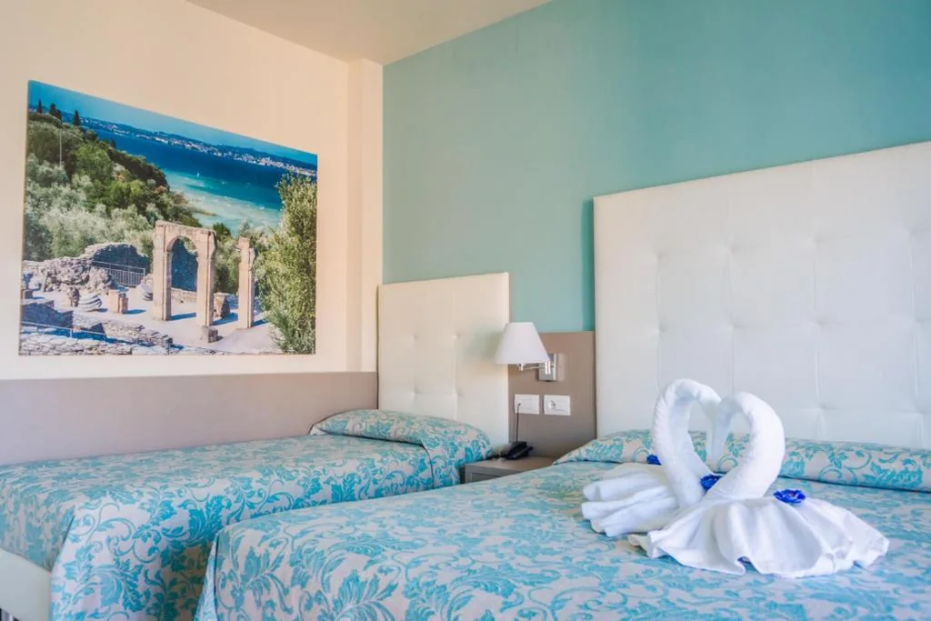 Superior Quadruple Room — Hotel Holiday