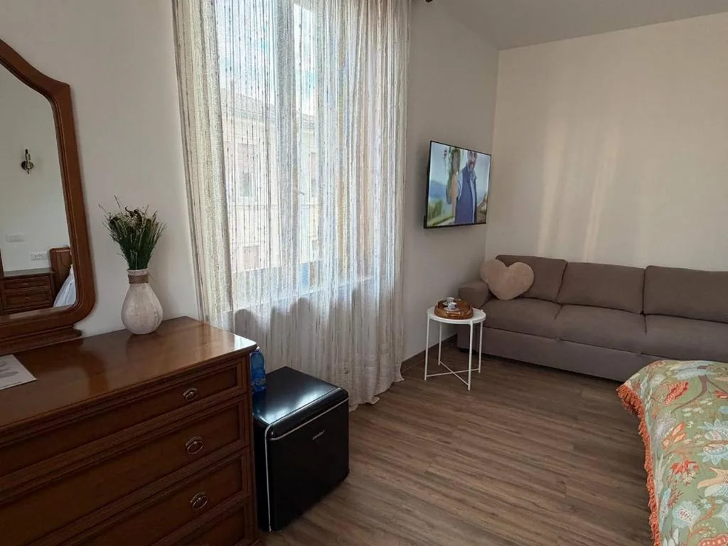 Camera Quadrupla Superior — “The moment” Central Self Check in Apartments for Groups & Late Arrivals