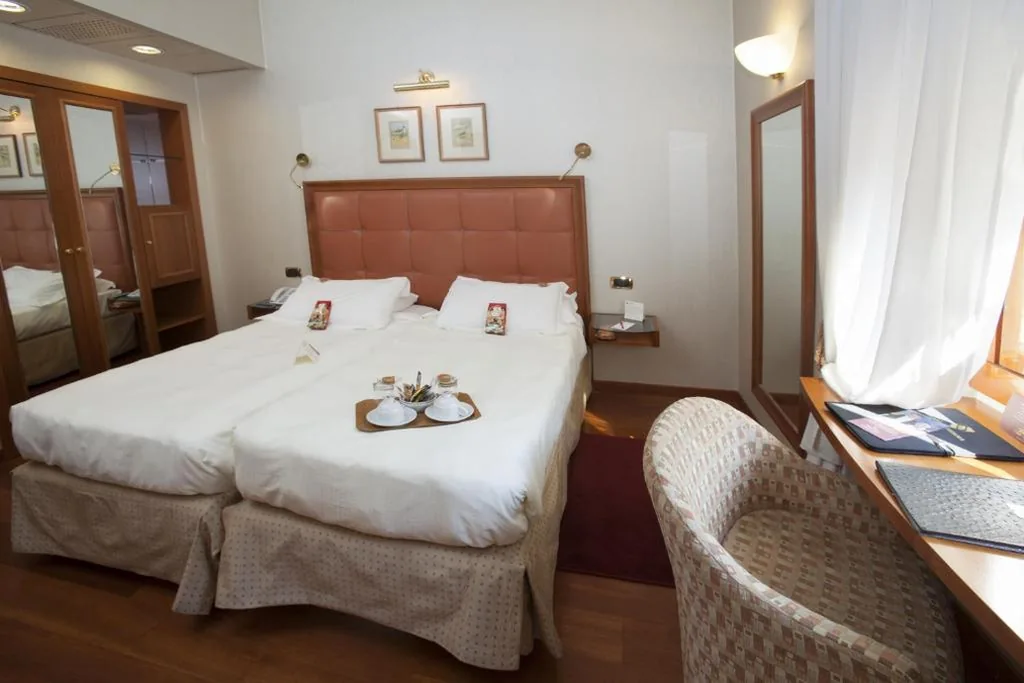 Camera Quality Matrimoniale/Doppia con Letti Singoli — Hotel Berna