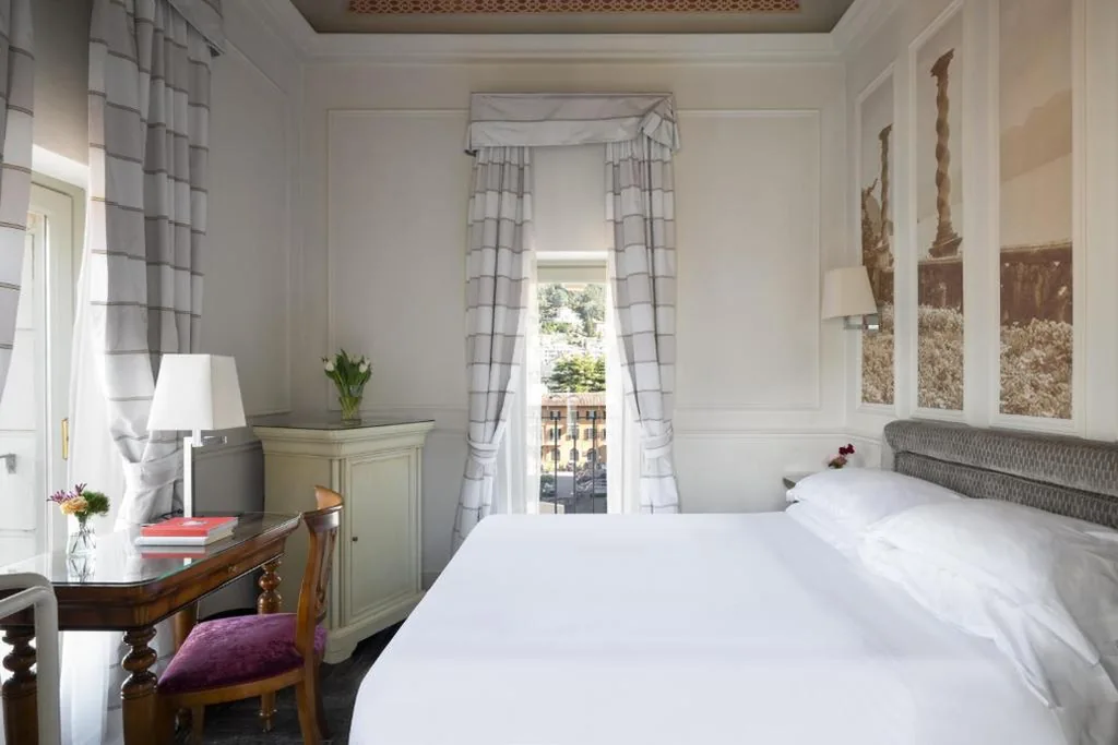 Queen Room with Balcony — Albergo Terminus