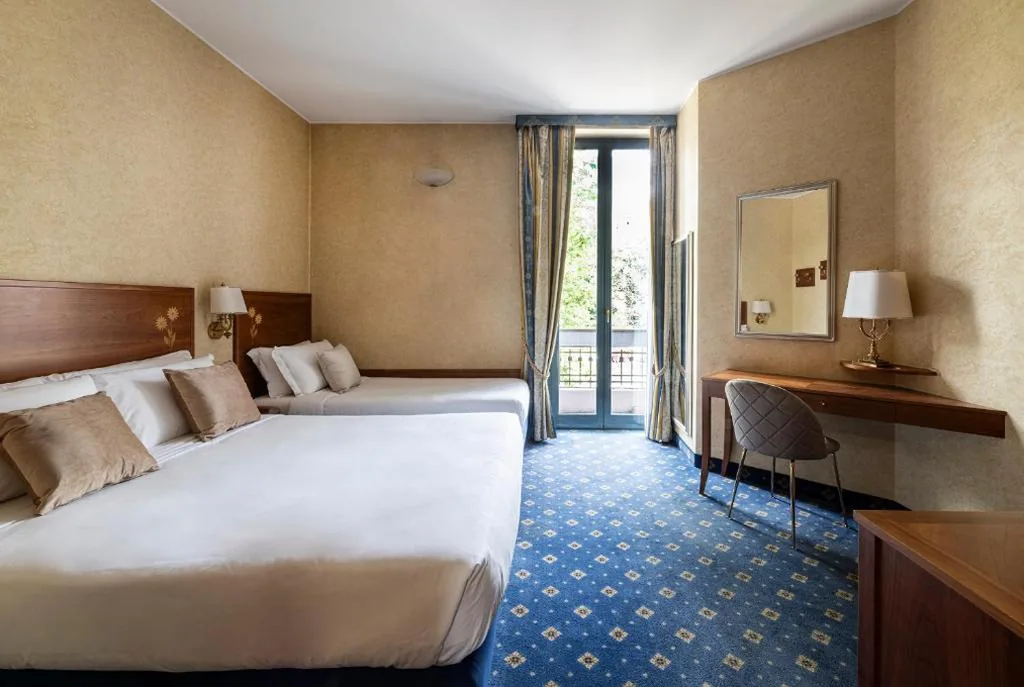 Camera Queen con Balcone — Boutique Hotel Dieci