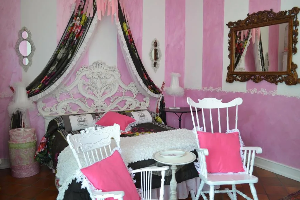 Camera Queen con Balcone — La maison delle favole