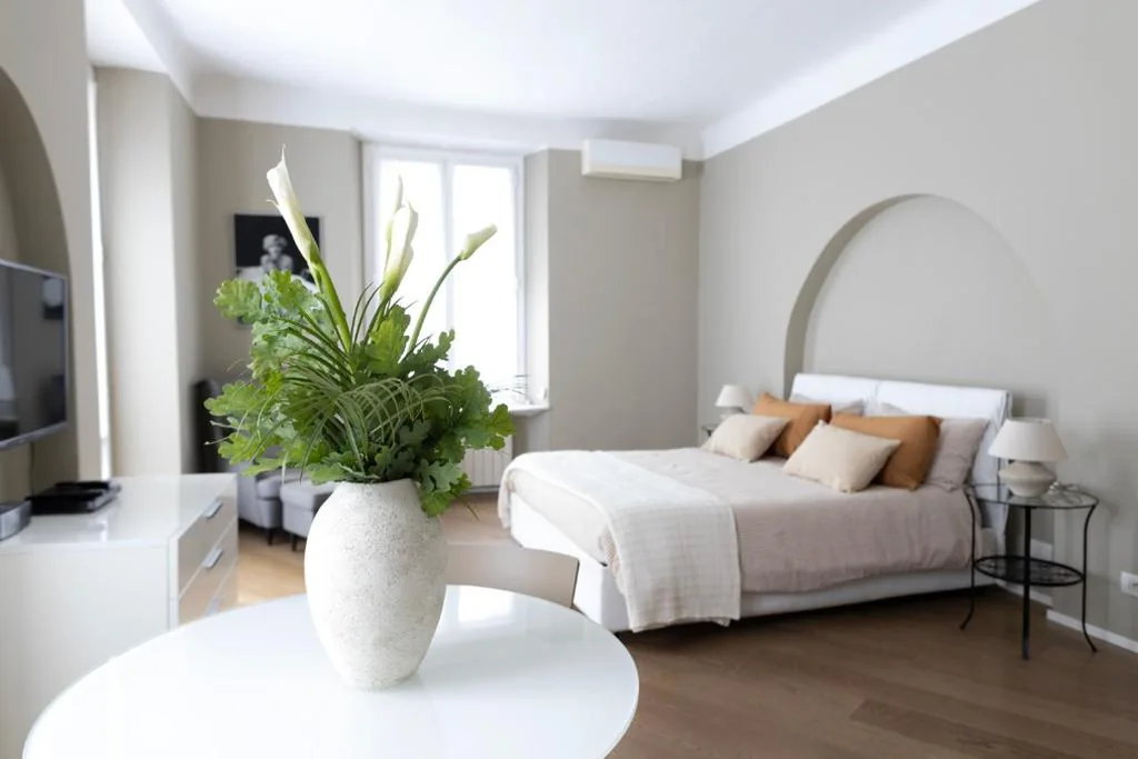 Queen Room with Balcony — Suite Brera
