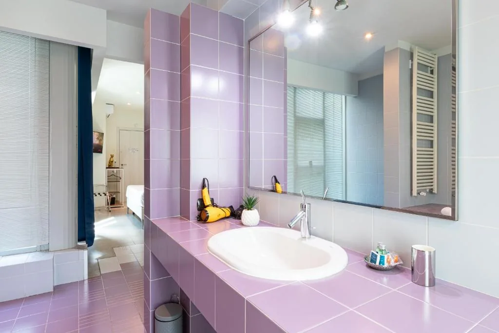 Queen Room with Whirlpool Bathtub — Città Studi Suites 1 – Top Collection