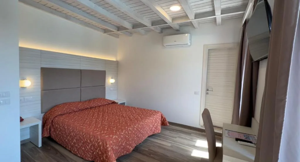 Camera Queen con Vista Lago — Hotel Palazzina