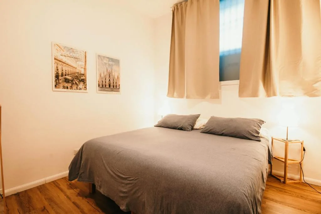 Queen Deluxe Room — Guest House Casa De Amicis – Lakeside L&B
