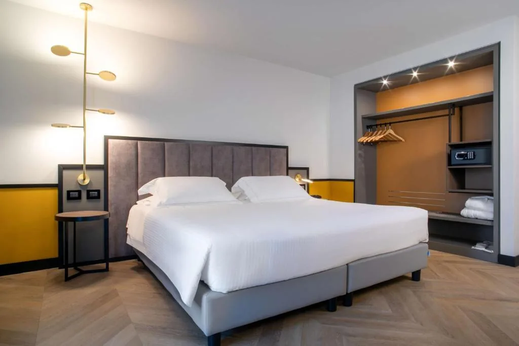 Queen Deluxe Room — Hotel Cappello D’Oro, BW Signature Collection