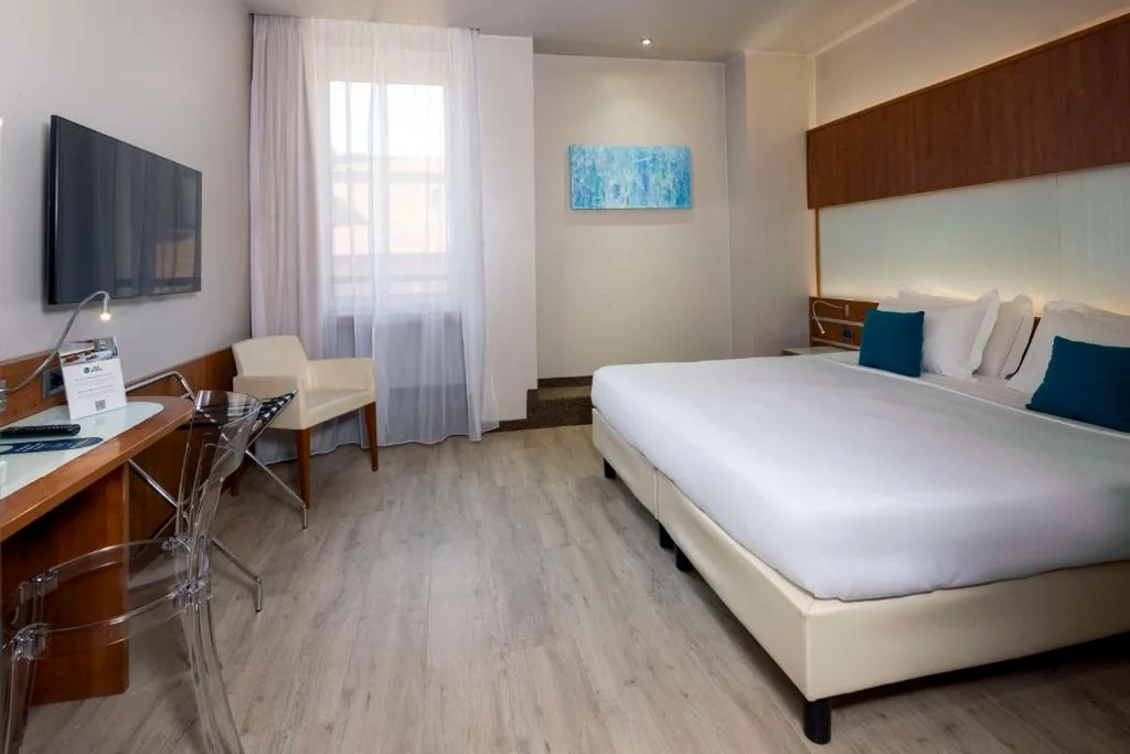 Standard Queen Room — Best Western Madison Hotel