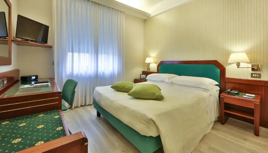 Camera Queen Standard — Hotel Astoria Sure Hotel Collection By Best Western