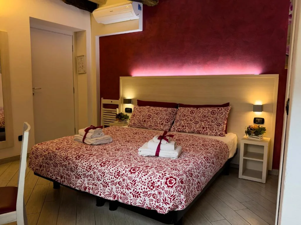 Queen Superior Room — BelSorrisoVarese – Hotel & Residence – Private Parking – Reservation Required