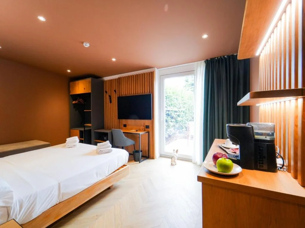 Queen Superior Room with Patio and Garden View - Non-Smoking — Best Western Hotel Arya