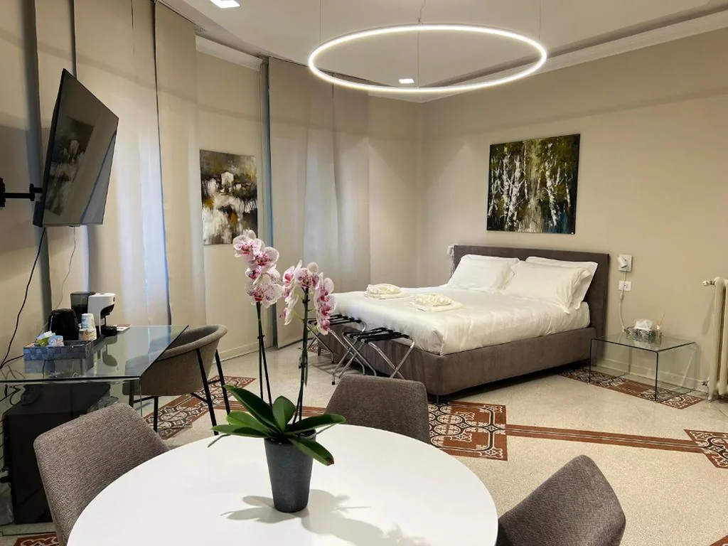 Queen Superior Room — Foresteria Anguissola Rooms