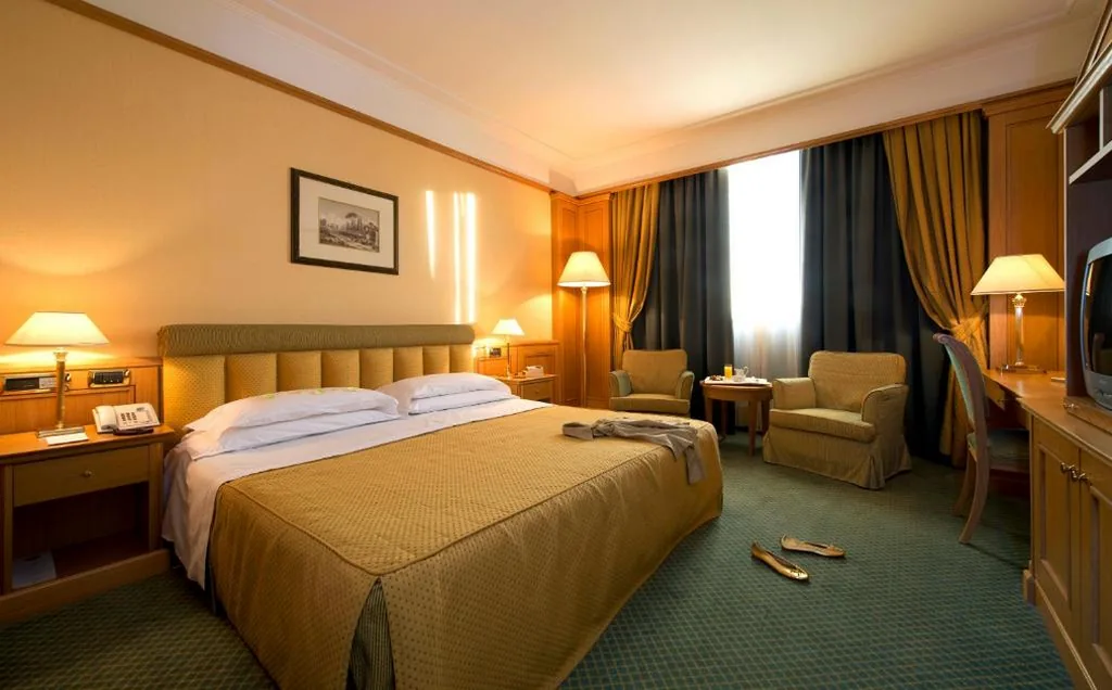 Queen Superior Room — Grand Hotel Barone Di Sassj