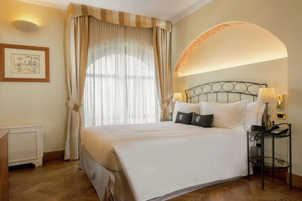 Camera Queen Superior — Grand Hotel Villa Torretta, Curio Collection by Hilton