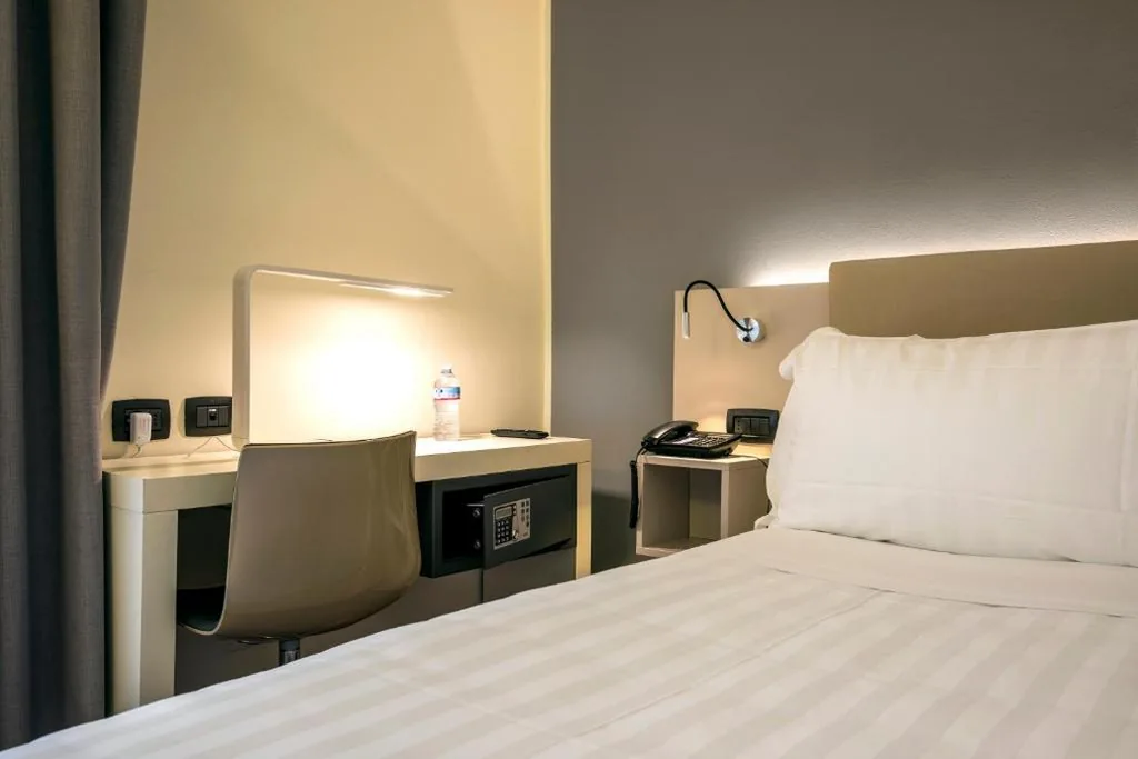 Single Room — 43 Station Hotel