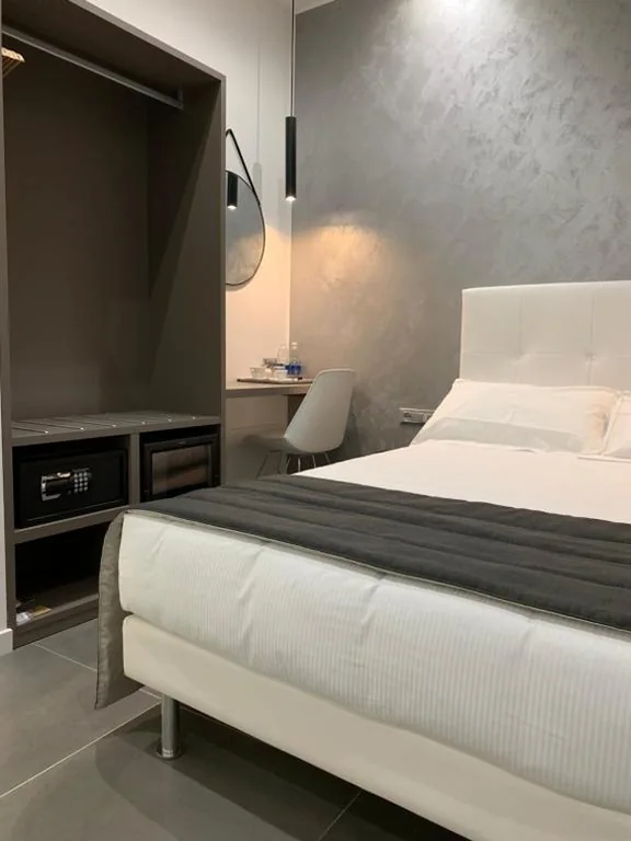 Large Single Room — ApartHotel Bossi