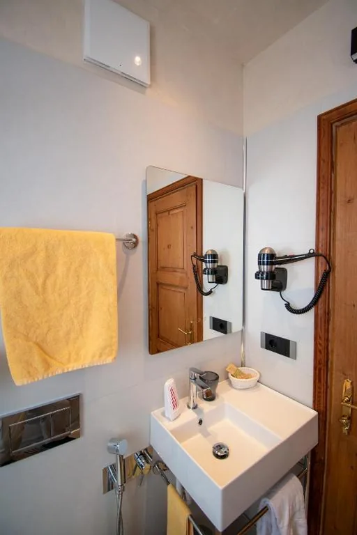 Camera Singola Classic con Doccia — Albergo Ristorante Conca Azzurra