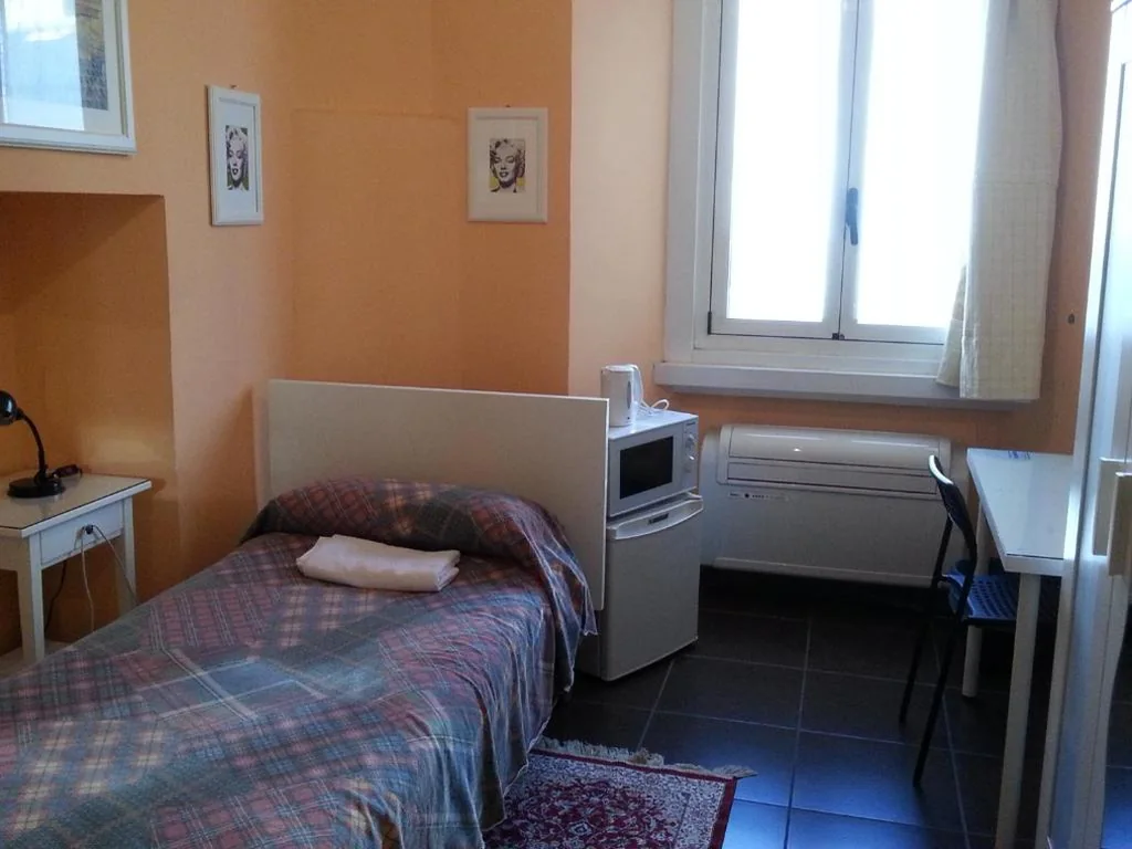 Single Room with Shared Bathroom — Affittacamere Andronaco