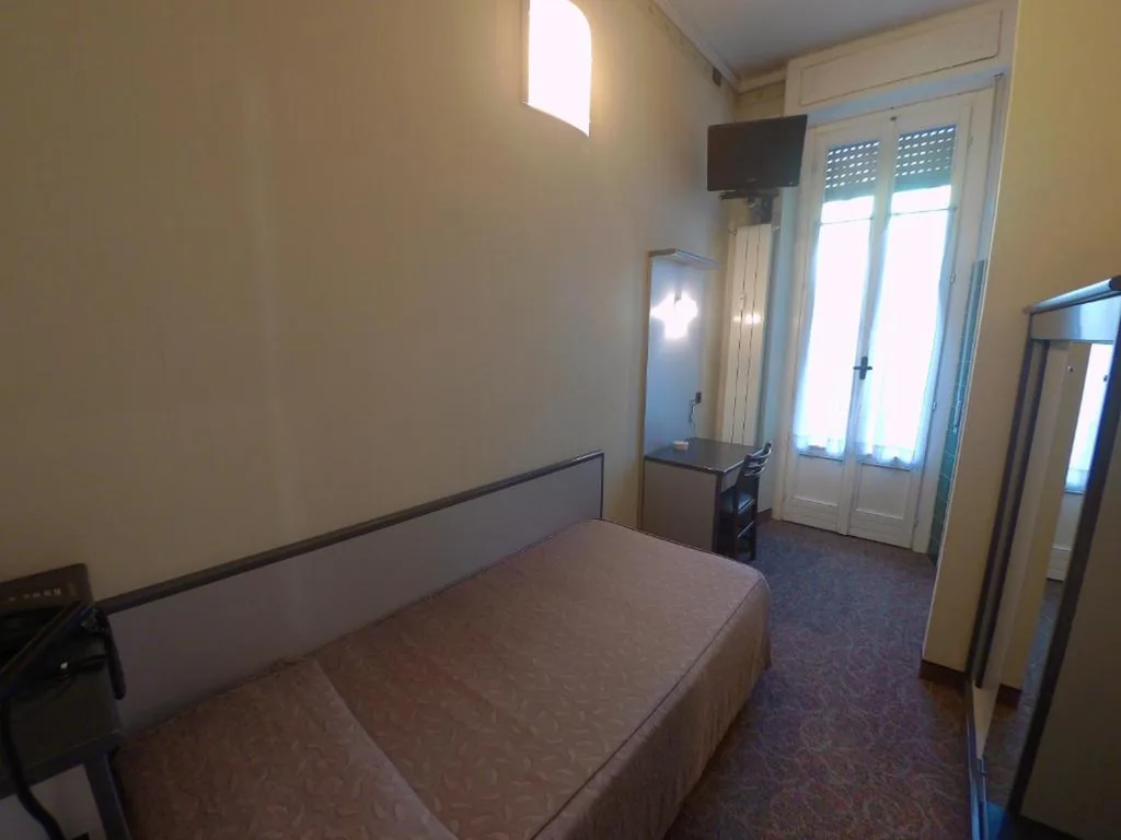 Single Room with Shared Bathroom — Hotel Ada