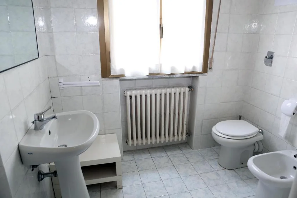 Single Room with Shared Bathroom — Hotel Bicocca