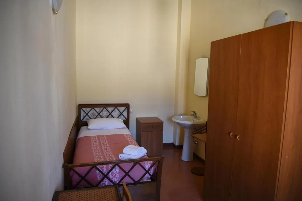 Camera Singola con Bagno in Comune — Villa San Giuseppe