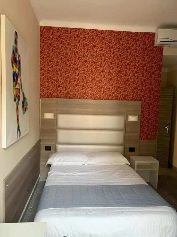 Single Room with Private Bathroom — Aparthotel San Gregorio 45