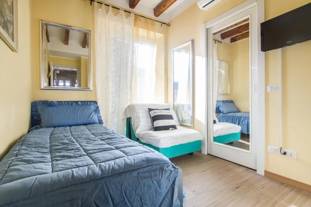 Camera Singola con Bagno Privato — B&B Antico Cortile