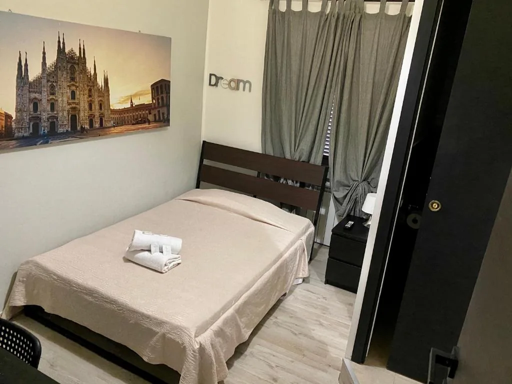 Camera Singola con Bagno Privato — Guest House Minas