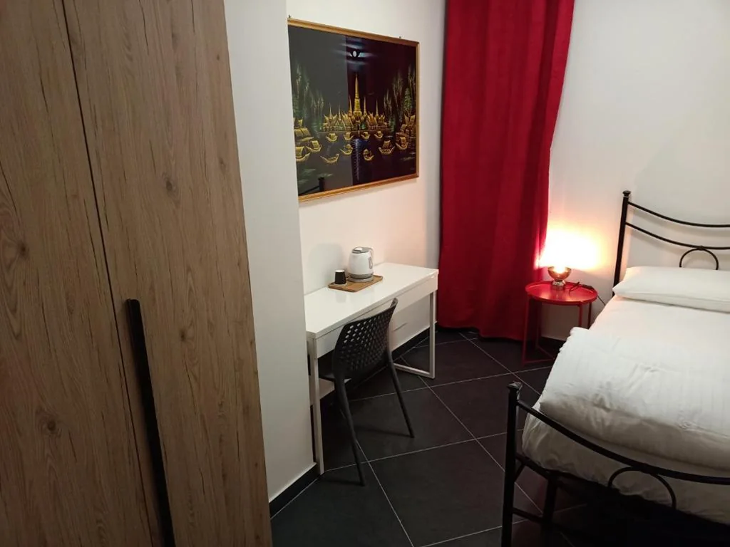 Camera Singola con Bagno Privato — Guesthouse The Living Room