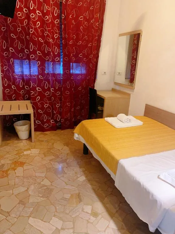 Camera Singola con Bagno Privato — HOTEL BISSI