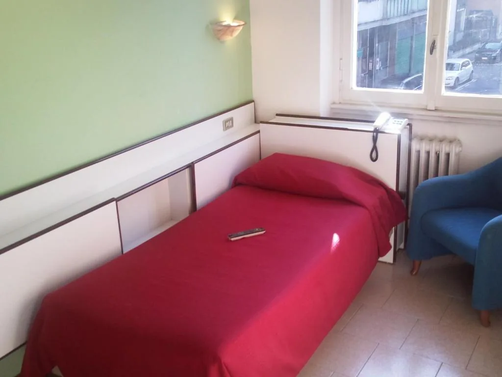 Camera Singola con Bagno Privato — Hotel Bristol