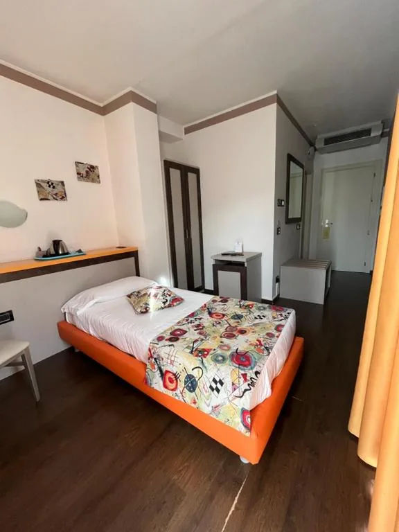 Camera Singola con Bagno Privato — Hotel Lago di Como