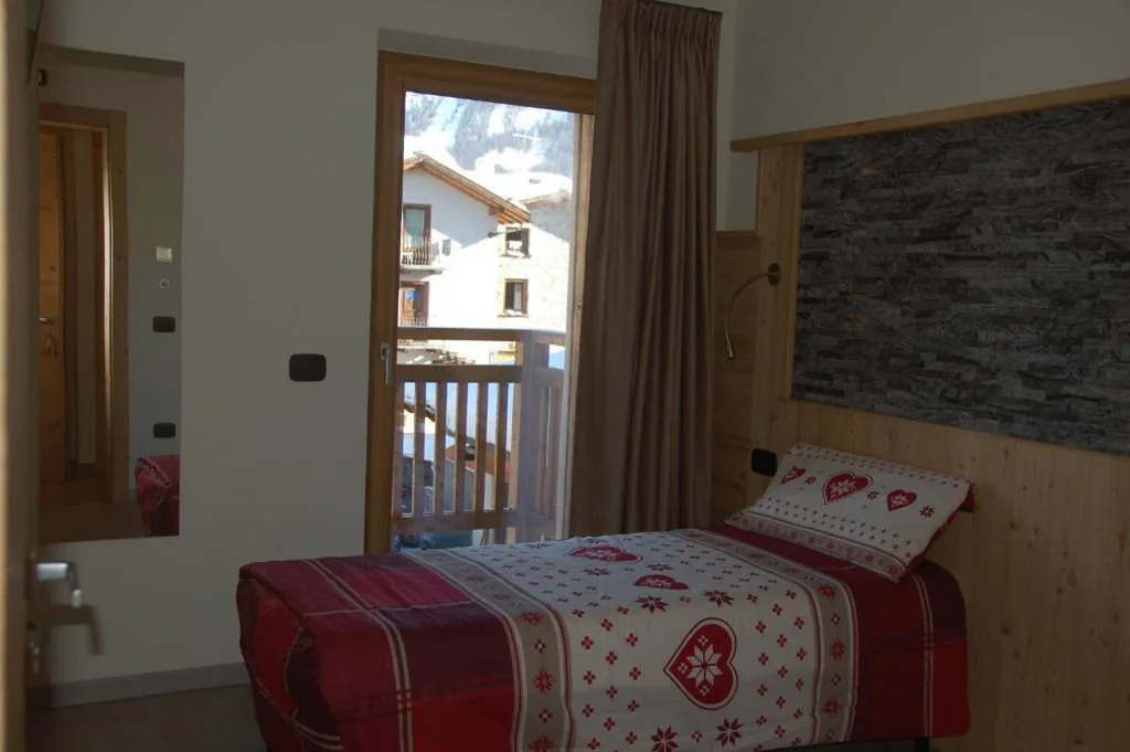 Single Room with Balcony — Hotel Carpe Diem