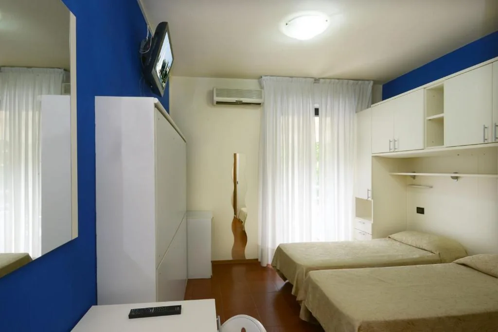 Single Room with Balcony — Hotel Commercio
