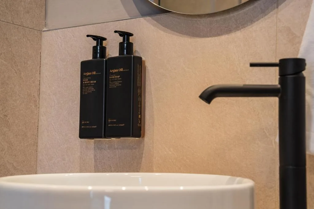 Single Room with Balcony — Porpora Suite Hotel