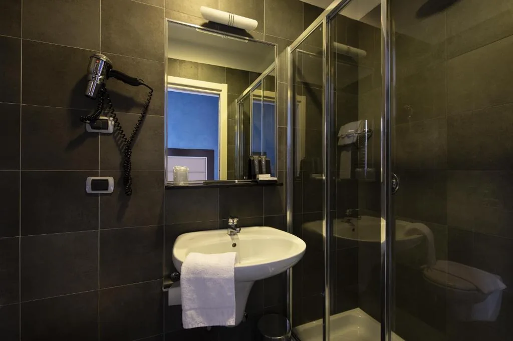 Single Room with French Double Bed — Hotel Five