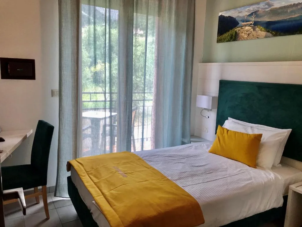 Single Room with Mountain View — Hotel Limone