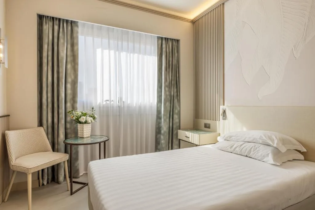 Deluxe Single Room — Abacus Hotel