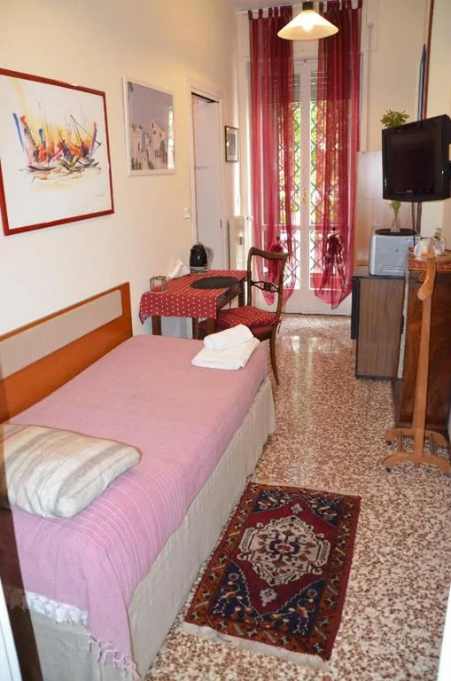Deluxe Single Room with Balcony — B&B Villa Olmo