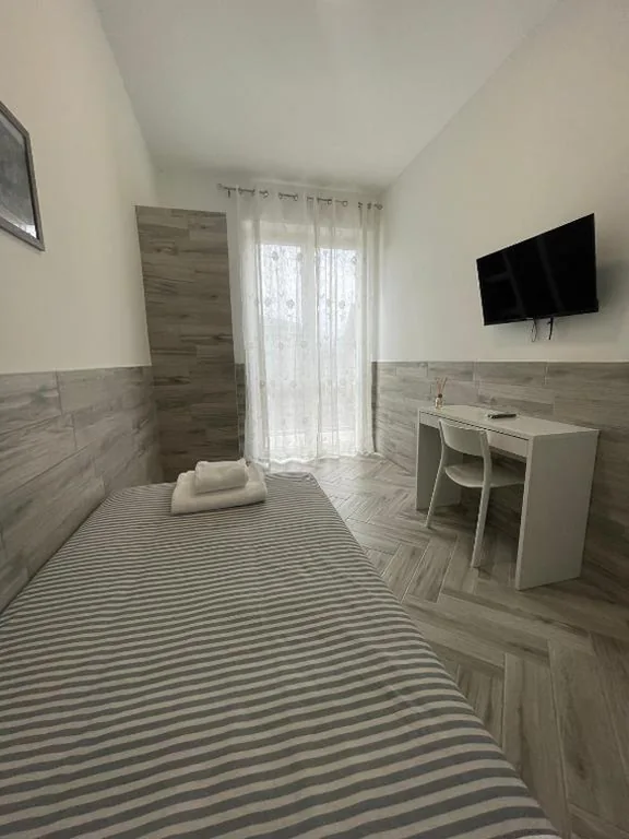 Deluxe Single Room with Balcony — Holiday Rooms Rho