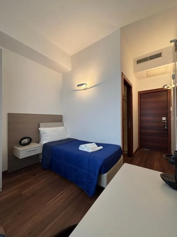 Deluxe Single Room — Enjoy Milano Skyline